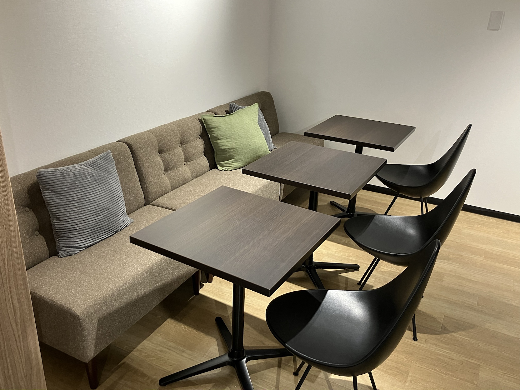 株式会社ネオマーケティング 大阪営業所の正社員 マーケティング・企画職 コンサルタント職 営業職 広告・マーケティング コンサルティング・リサーチ インターネットの求人情報イメージ3